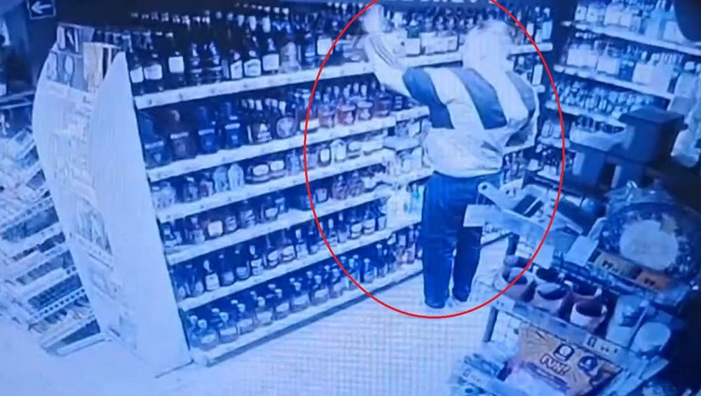 В Брянске 34-летний мужчина украл из магазина и выпил 72 бутылки коньяка и виски