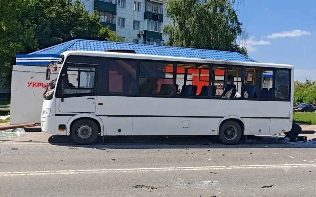 Украинский дрон атаковал автобус в приграничье: погибли 4 женщины и ребенок