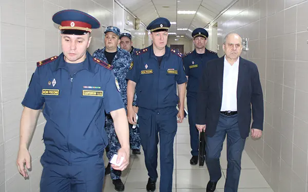Брянский обмудсмен навестил сидящих под стражей предпринимателей