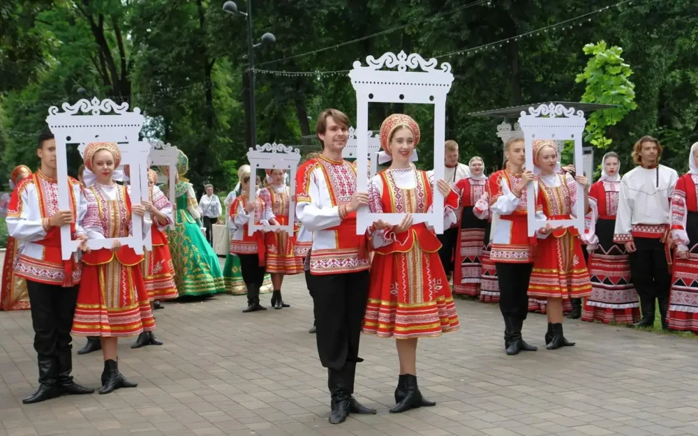 В Брянске отметили день рождения области выставкой старинных наличников