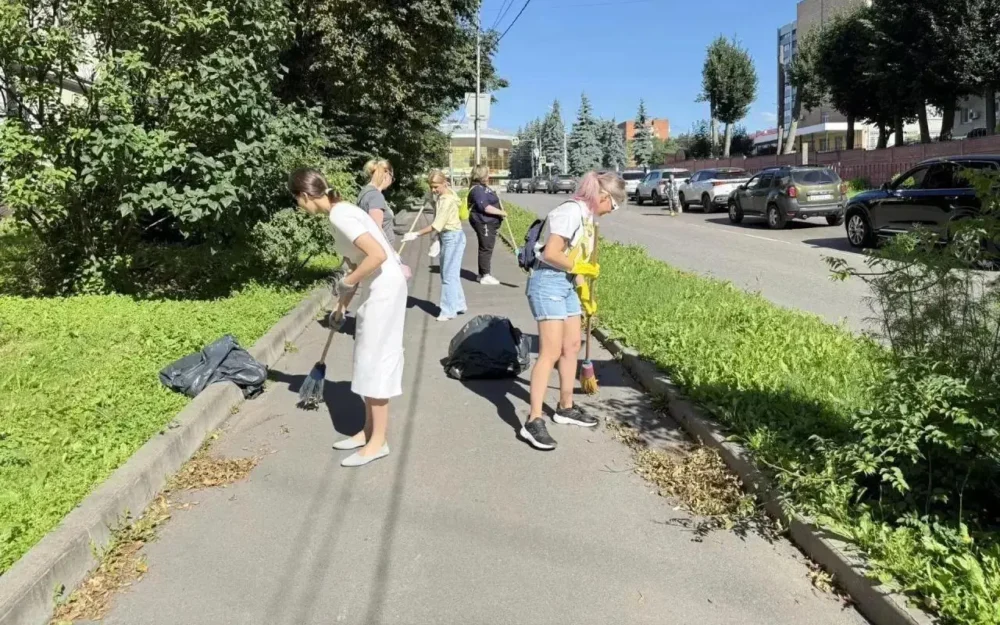 Санитарная пятница собрала на улицах Брянска 81 сотрудника администраций
