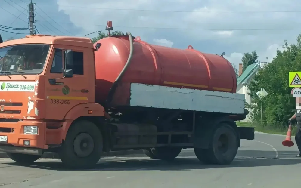 В Брянске поймали с поличным ассенизатора при незаконном сливе стоков