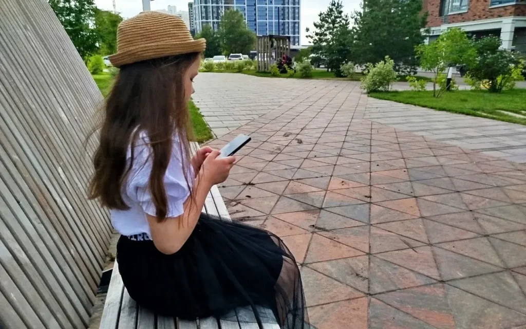 Юные брянцы смогут позвать на помощь родителей с помощью SOS-кнопки