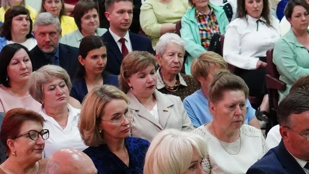 В Дубровке брянский глава пообещал жителям отремонтировать 120-летнюю школу