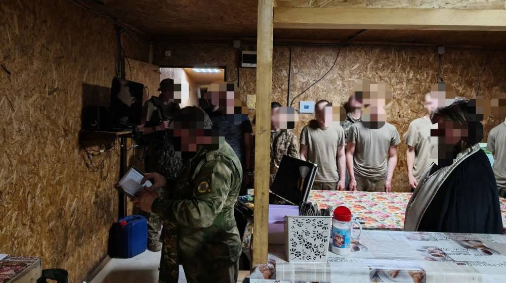 Военные священники Суземского благочиния посетили подразделение военнослужащих
