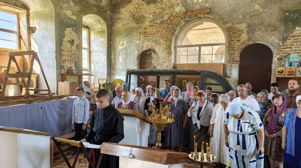 В восстанавливаемом Никольском храме брянского села Елисеевичи провели престольный праздник
