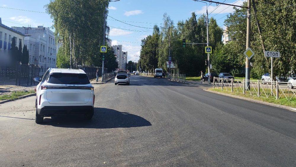 В Брянске в ДТП с 2 автомобилями пострадали женщина и 10-летняя девочка