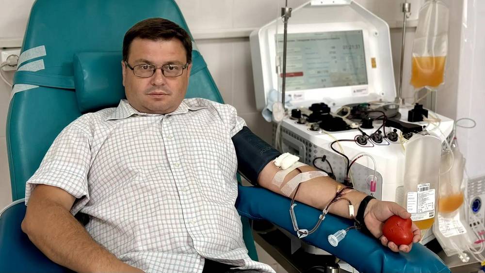 Брянский журналист Артём Сухоломкин в сотый раз сдал кровь