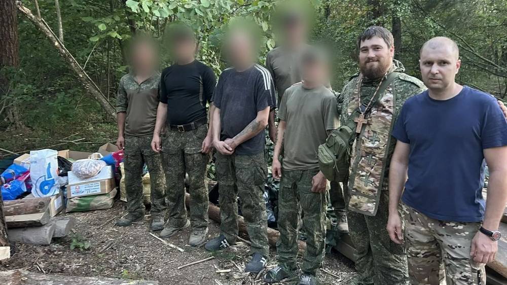 Военный священник Брянской епархии посетил танковое подразделение