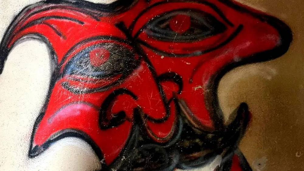 Брянцев начали осаждать «червивыми» уведомлениями о долгах