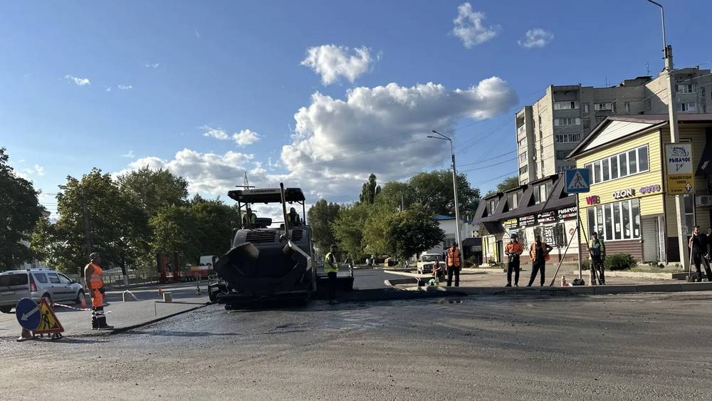 Ремонт в час пик: брянские дорожники и водители столкнулись