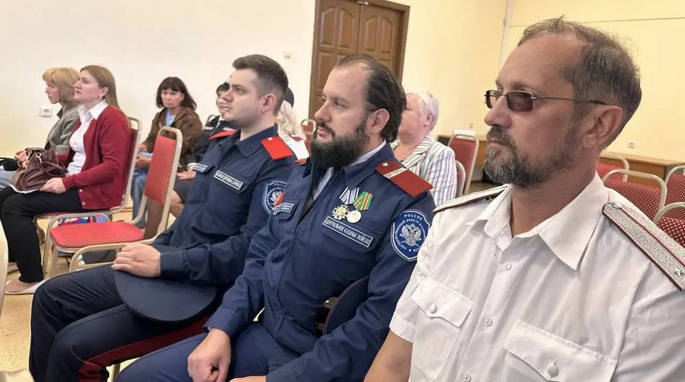 Священник встретился с представителями брянского казачества