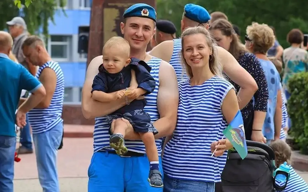 Врио губернатора поздравил брянских десантников с Днём ВДВ