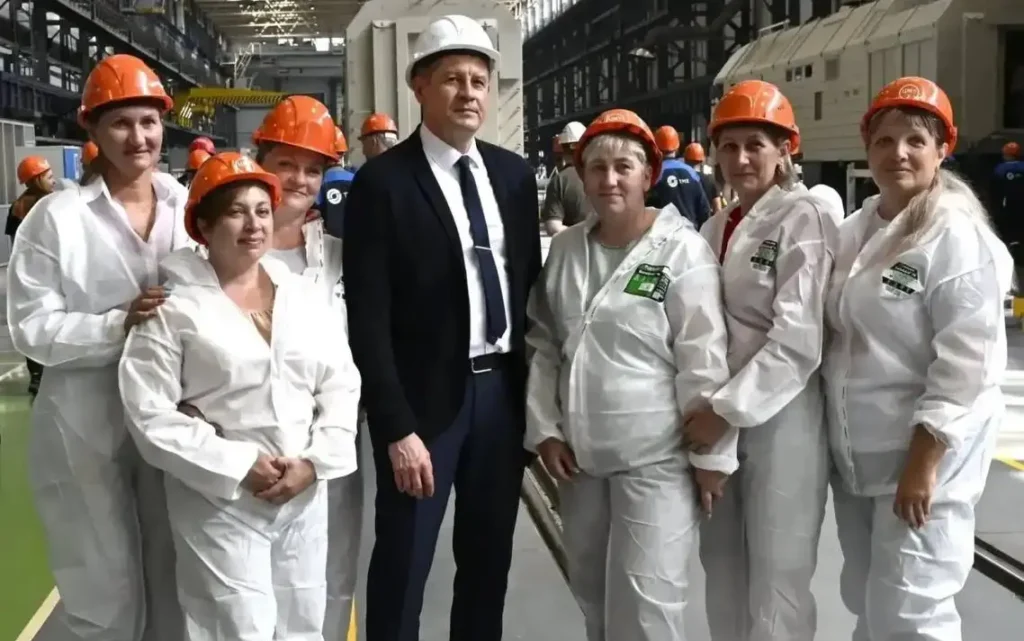Егор Ковальчук оценил модернизацию Брянского машиностроительного завода