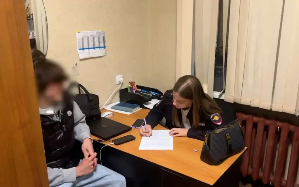 В Брянске полиция пришла с проверкой к 10 гражданам из-за их интересов в сети