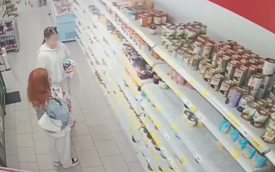 В Брянске женщина втянула 17-летнюю знакомую в кражу продуктов