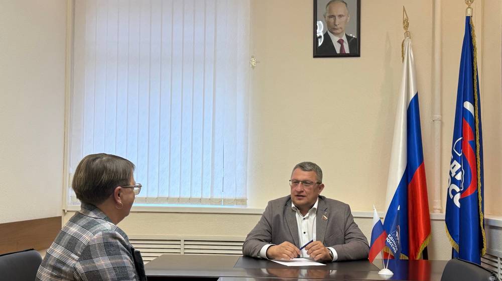 Депутаты Брянского горсовета во время приема граждан выслушали жалобы на ЖКХ