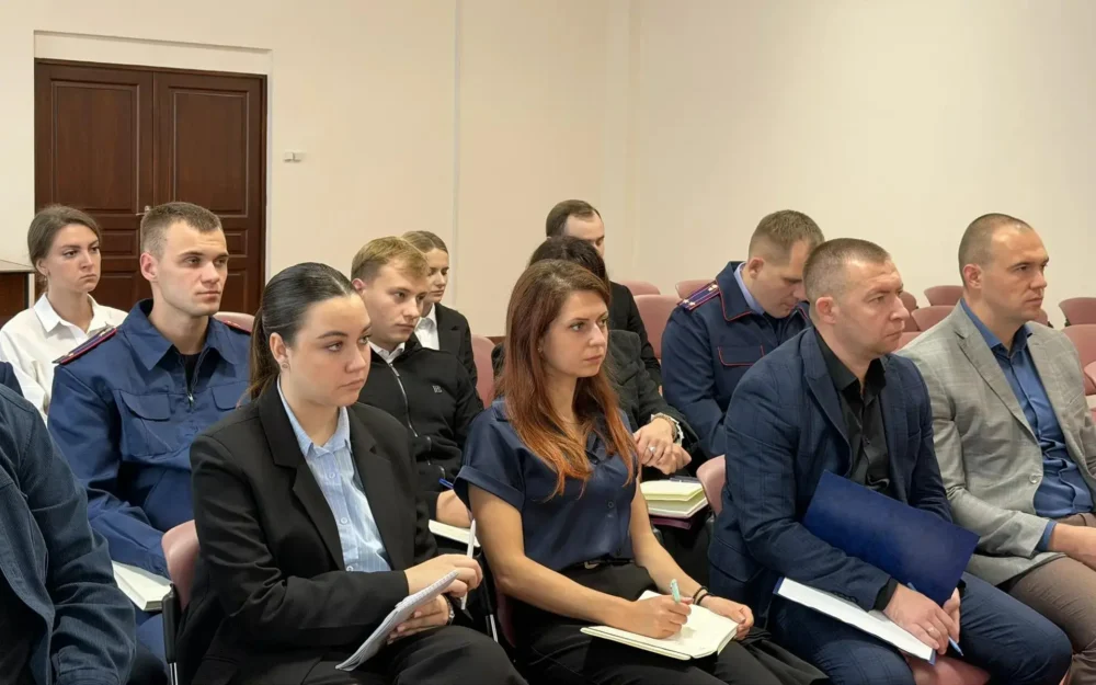 Молодых брянских следователей попросили хорошо расследовать дела