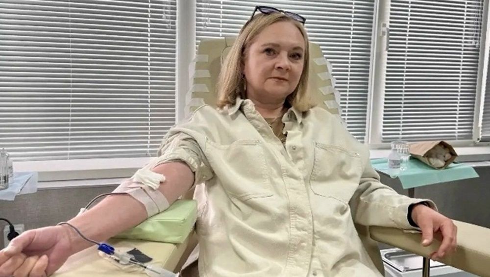 В Брянске Почётный донор России Елена Колбасова сдала кровь в 100-й раз