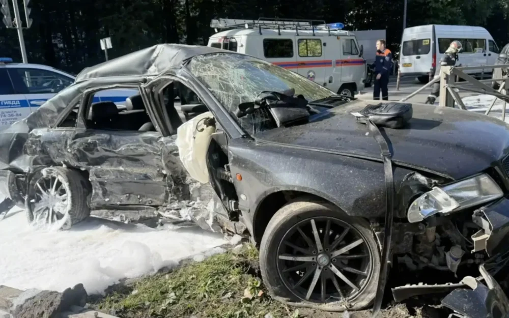 В аварии возле памятника летчикам в Брянске погиб 43-летний пассажир «Ауди»