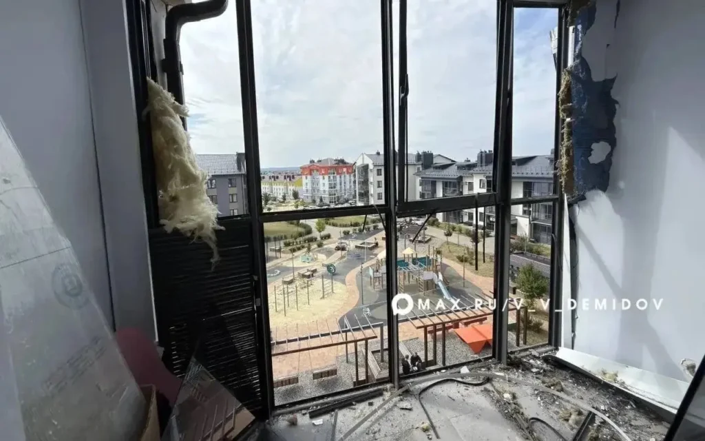 В Белгороде после ночной атаки БПЛА повреждены дома и автомобили