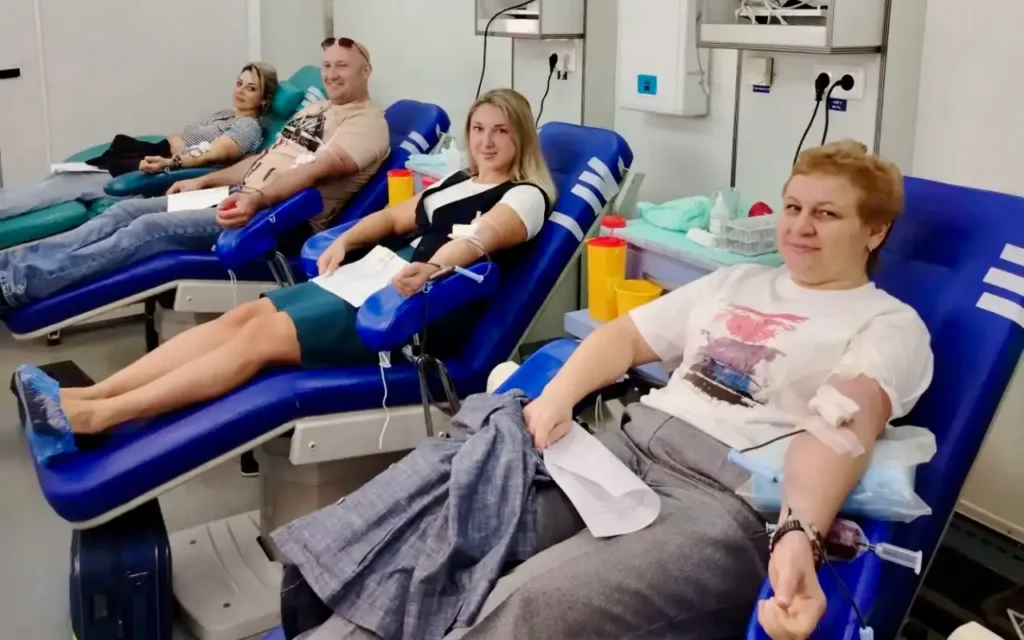 Брянские налоговики за один день сдали 63 дозы крови