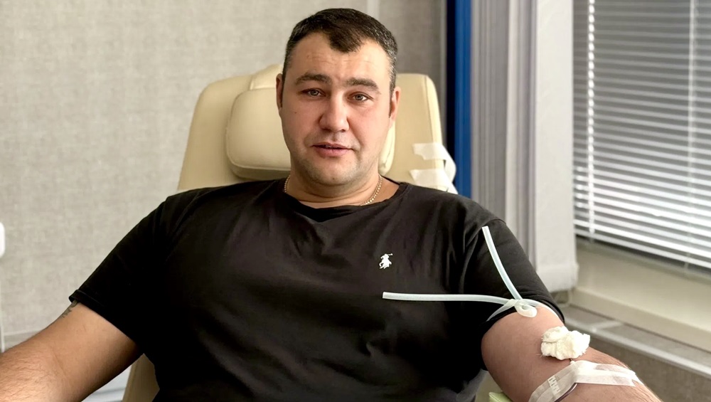 В Брянске донор-рекордсмен Евгений Пижонков сдал кровь в 304-й раз