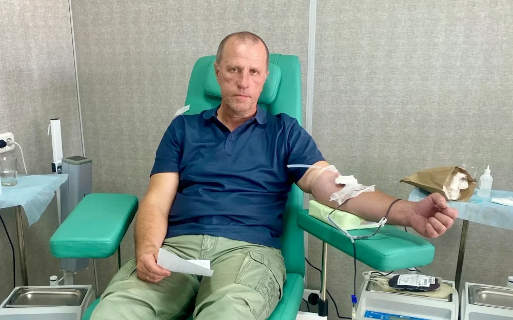 Почётный донор из Брянска Денис Лушников сдал кровь в 75-й раз
