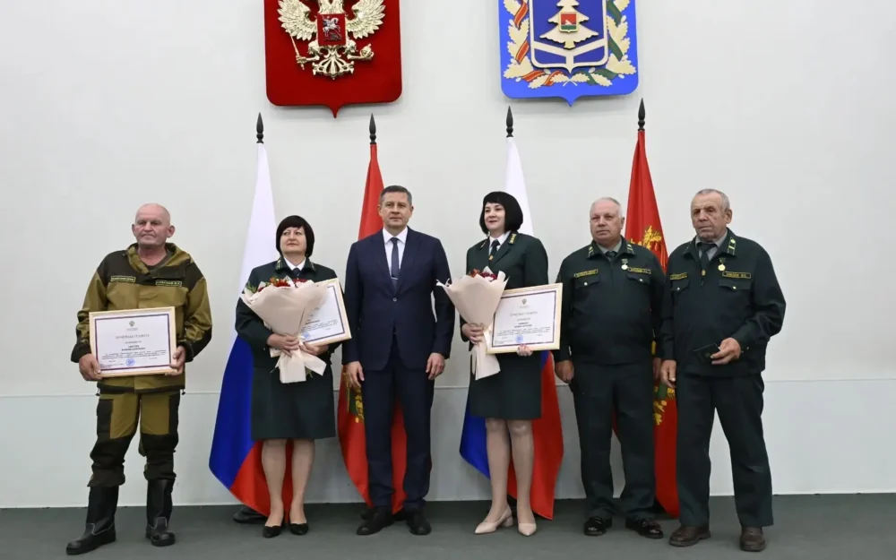 Егор Ковальчук поблагодарил брянских лесников за работу и поздравил с праздником
