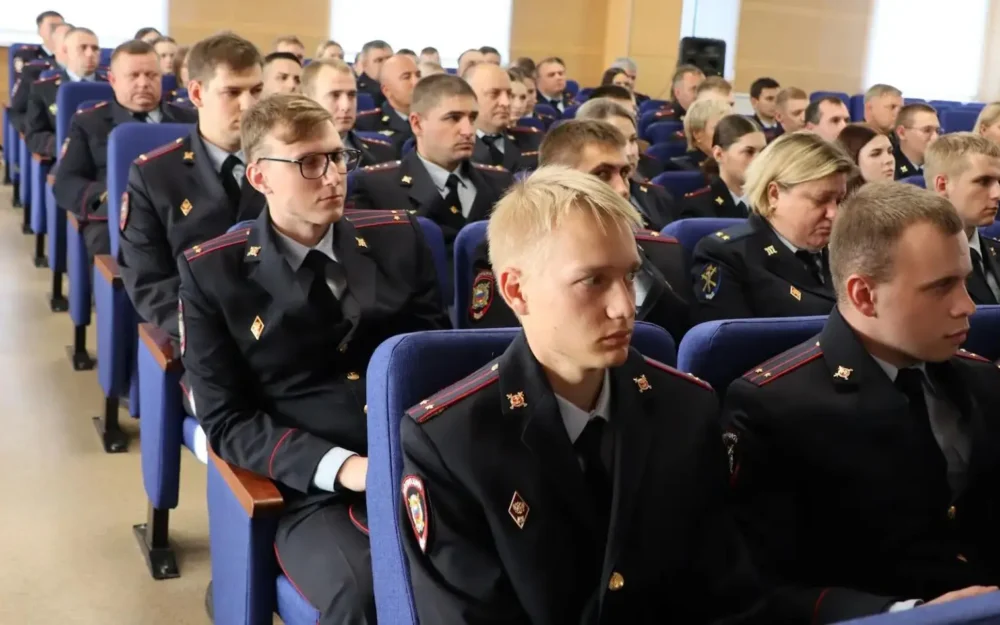 В брянской полиции начали службу 46 выпускников вузов МВД