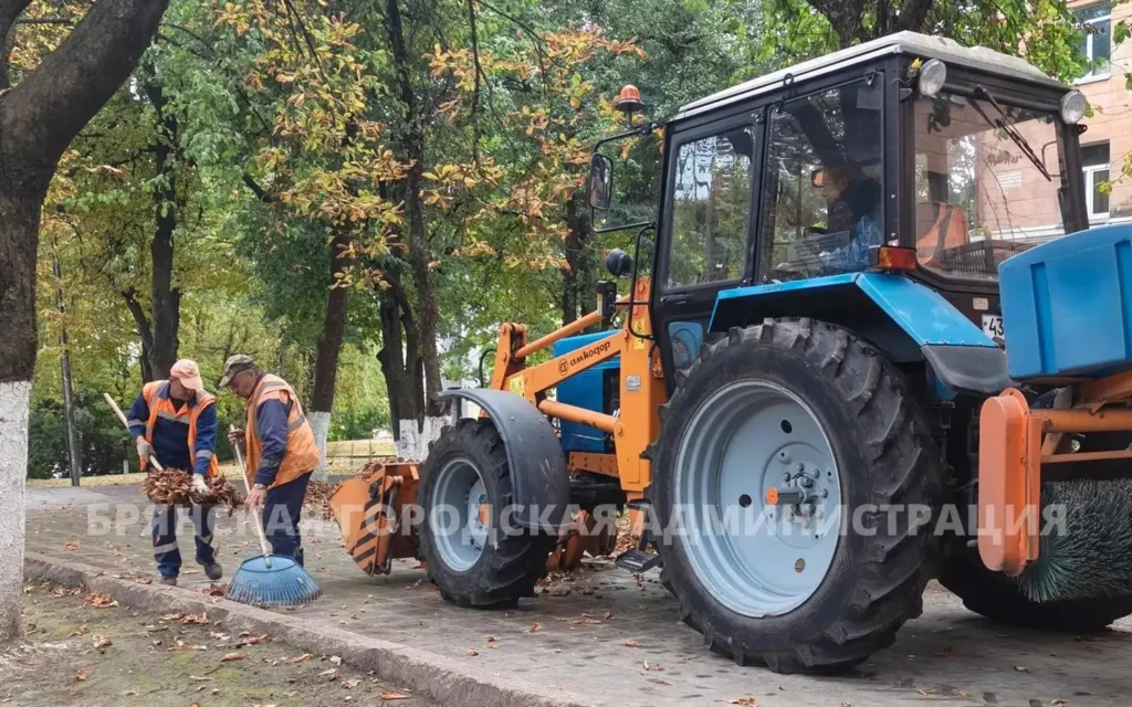 Тёплая осень добавила работы брянским дорожникам