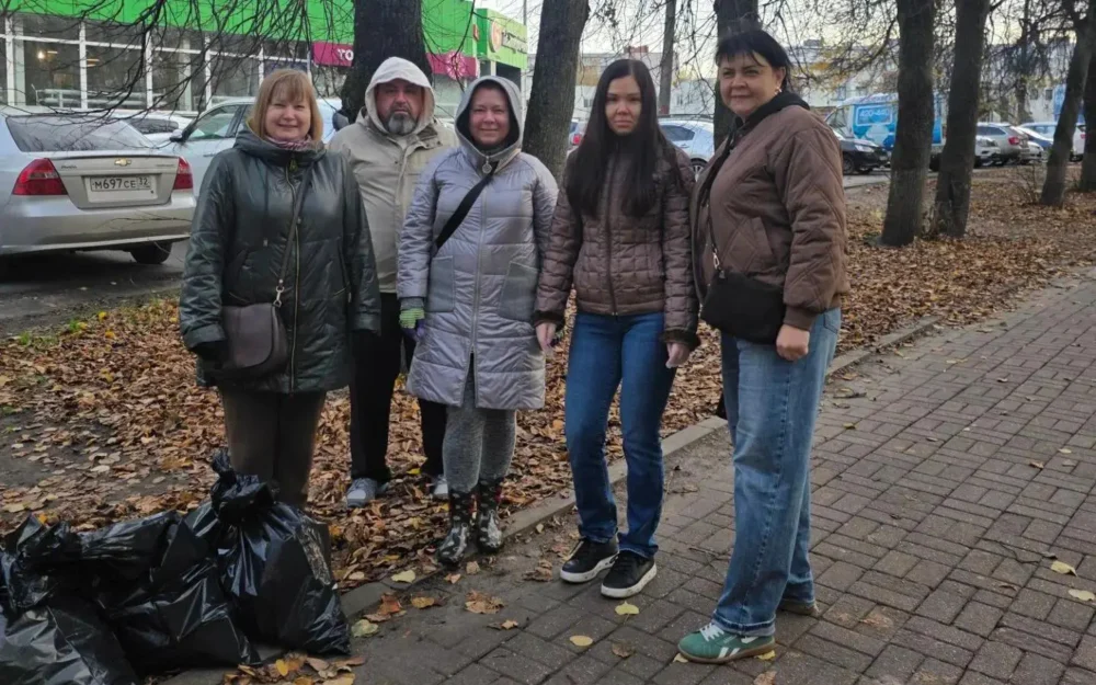 В Брянске чиновники вышли на улицы с кисточками и краской