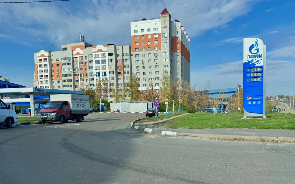 В Брянске начали исчезать очереди на АЗС, но бензин подорожал