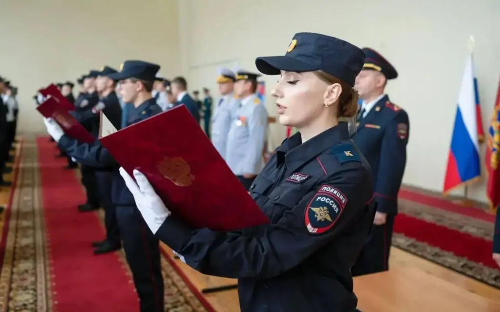 В Брянске первокурсники юридического института МВД приняли присягу