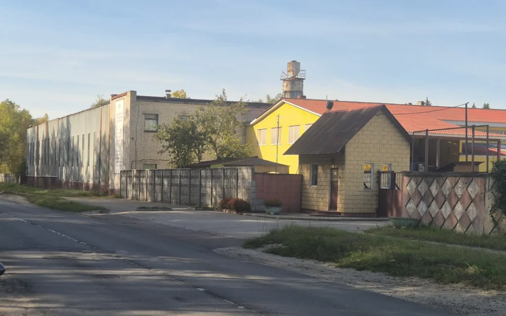 В Белых Берегах продаётся производственно-складская база