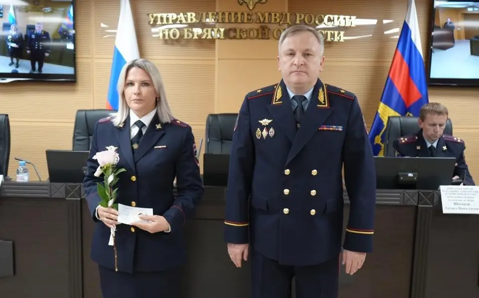 Брянские дознаватели получили награды в профессиональный праздник