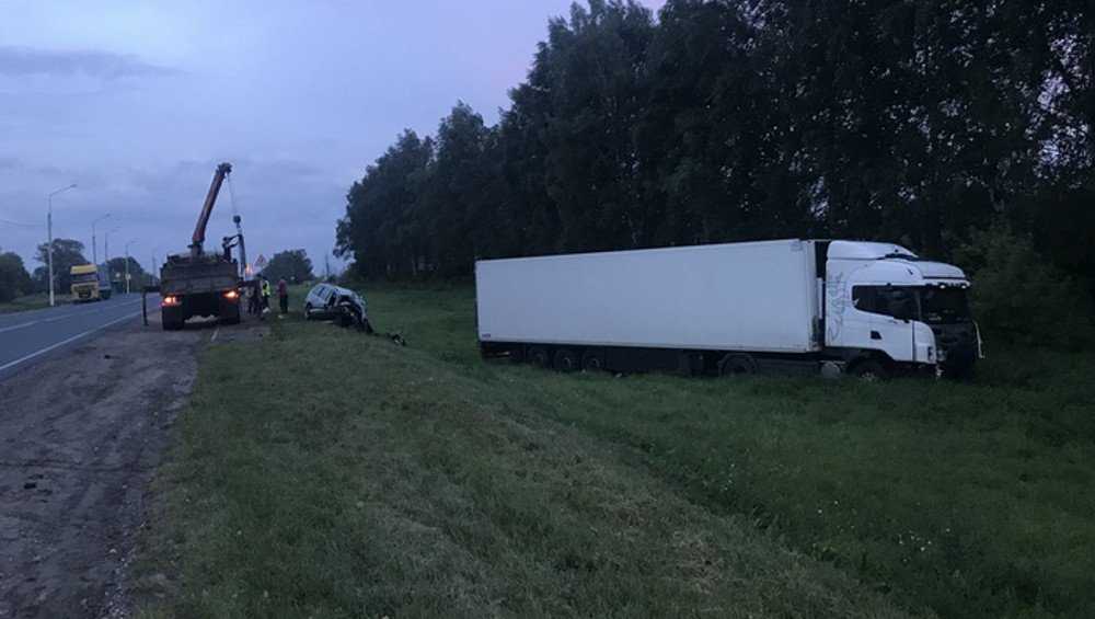 На брянской трассе в ДТП покалечилась целая семья из четверых человек