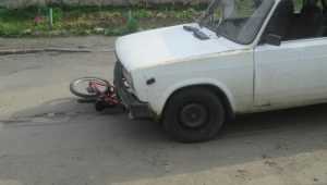 Под Брянском катавшегося на велосипеде подростка сбил автомобиль