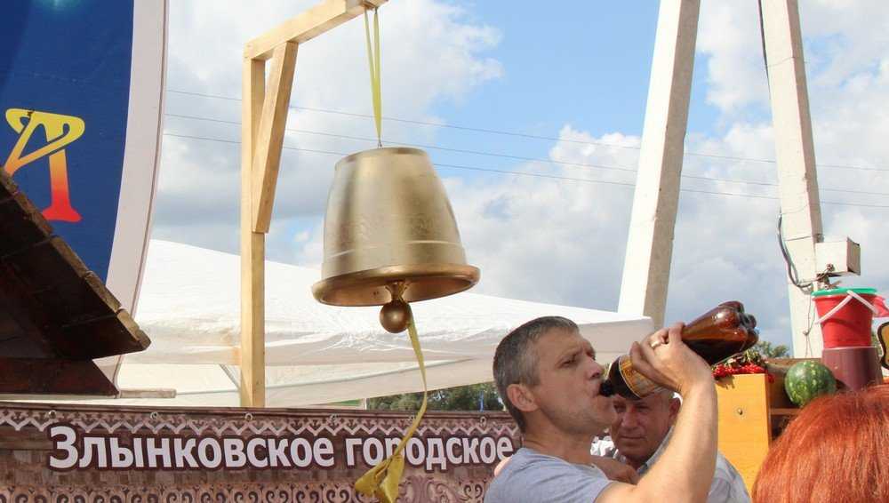 В Брянске перед Свенской ярмаркой сделали смешное открытие со столбами