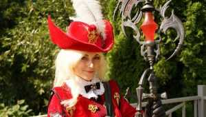 По Брянску на бомбические посиделки прошел эльф с отвалившимся ухом