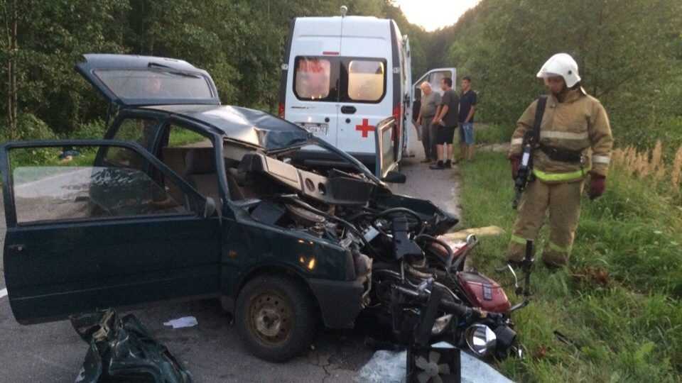 В жуткой аварии на брянской трассе погиб молодой мотоциклист