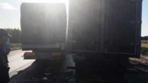 В Унечском районе столкнулись два грузовика и легковушка