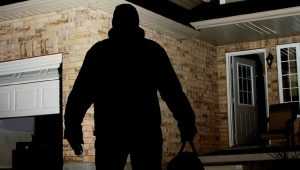 Дом жительницы Брянска обокрали, пока она отдыхала на море