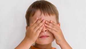 В Новозыбкове пятилетний ребёнок упал на стекло и поранил спину