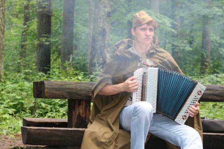 Виртуоз ансамбля «Бабкины внуки» Дмитрий Панаскин в 2009 году