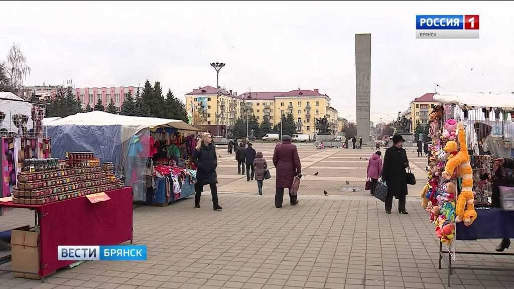 Знаковая площадь Брянска все больше напоминает базарную