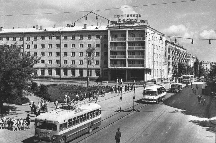 Гостиница «Десна» в 1964 году