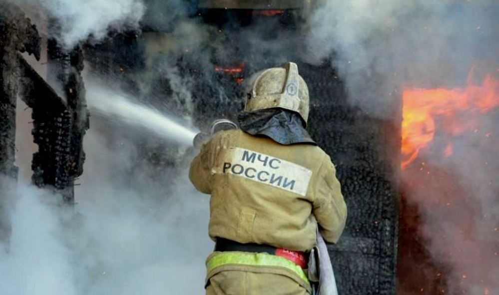 В Брянске на улице Калинина сгорело административное здание