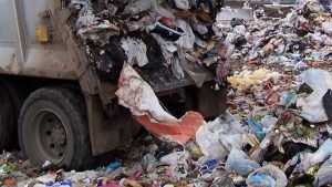 Жуковских коммунальщиков обязали привести в порядок свалку мусора